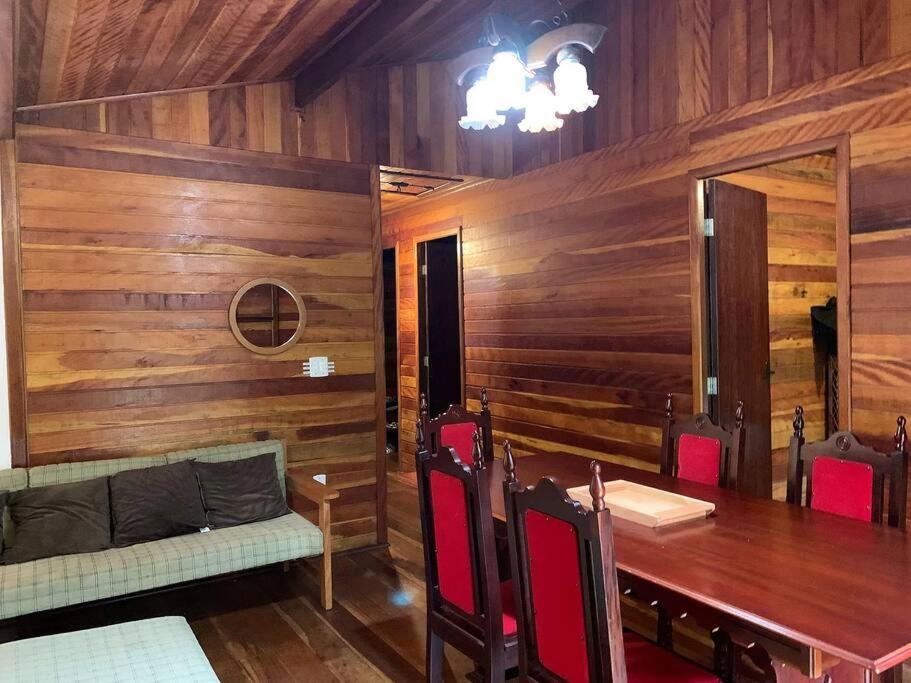 Confortável casa com lareira 10min Capivari Campos do Jordão Esterno foto