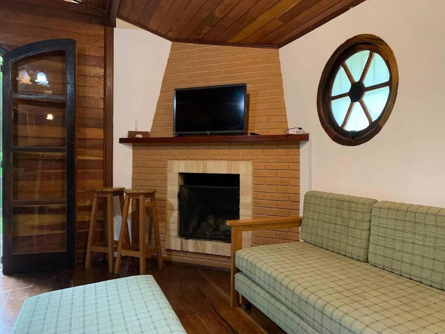 Confortável casa com lareira 10min Capivari Campos do Jordão Esterno foto